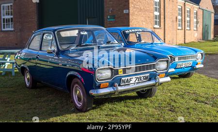 2 Mark 1 Ford Escorts am 26. Februar 2023 im Bicester Heritage Centre ausgestellt. Stockfoto