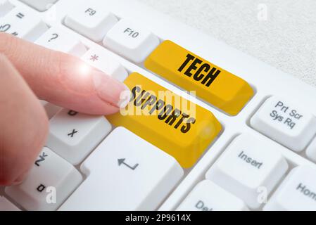 Schreiben Text anzeigen Tech Supports. Hilfe zu Geschäftskonzepten durch Techniker Online oder Call Center Customer Service Stockfoto