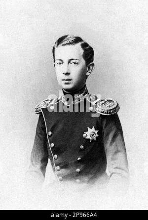 1878 c, RUSSLAND : der russische Zar Nicholas II von Russland ( 1868-1918) ( Nikolay II ) war der letzte Kaiser Russlands, König von Polen und Großherzog von Finnland . Er herrschte von 1894 bis zu seiner Zwangsabdankung im Jahr 1917 . Seine Herrschaft endete mit der russischen Revolution von 1917, nach der er und seine Familie von Bolschewiken hingerichtet wurden. Nach seiner Heiligsprechung wurde er von der russisch-orthodoxen Kirche als der Heilige Nikolaus, der Leidenschafter, angesehen. - foto storiche - foto storica - Portrait - ritratto - Nobiltà - nobility - nobili - nobile - BELLE EPOQUE - RUSSLAND - ZAR - Zar - TAR - RU Stockfoto