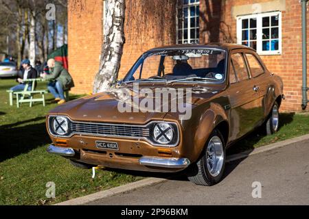 1972 Ford Escort „HCG 416K“ wird auf der Ford-Versammlung am 26. Februar 2023 im Bicester Heritage Centre ausgestellt. Stockfoto