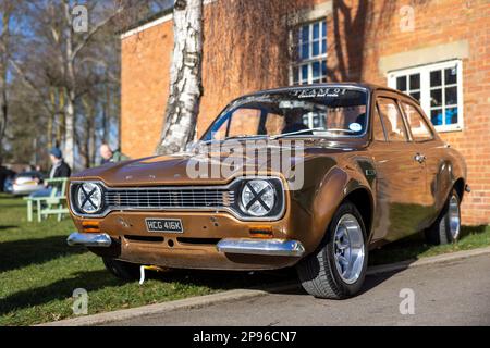 1972 Ford Escort „HCG 416K“ wird auf der Ford-Versammlung am 26. Februar 2023 im Bicester Heritage Centre ausgestellt. Stockfoto