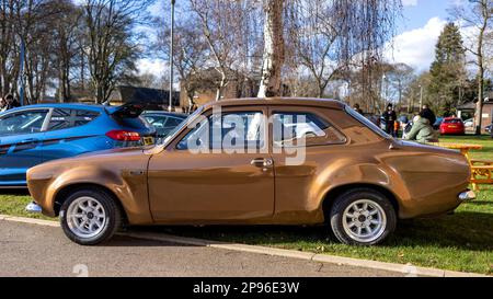 1972 Ford Escort „HCG 416K“ wird auf der Ford-Versammlung am 26. Februar 2023 im Bicester Heritage Centre ausgestellt. Stockfoto