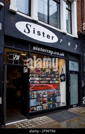 Sister Ray Record Shop in der Berwick Street im Londoner Unterhaltungsviertel Soho. 1989 gegründet, erschien es auf dem Cover eines Oasis-Albums. Stockfoto