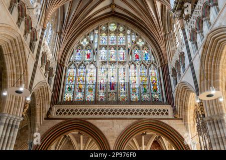 Exeter.Devon.Großbritannien.Februar 19. 2023.Foto des Ostfensters in der Kathedrale von Exeter Stockfoto