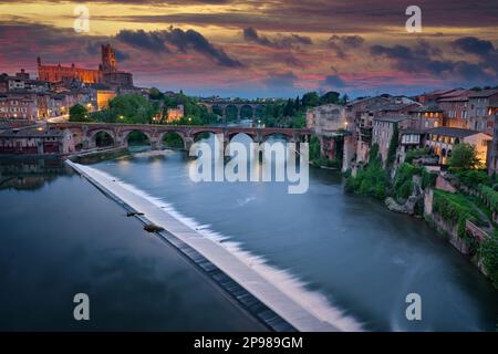 Foto von Albi in Frankreich bei Sonnenuntergang Stockfoto