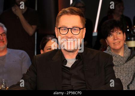 Jan Weiler nimmt am 10. März 2023 an der NDR Talk Show im NDR Studio in Hamburg Teil Stockfoto