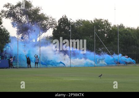 Avellaneda, Argentinien, 10, März 2023. Racing Club-Fans während des Spiels zwischen Racing Club vs. Social Atletico Television, Spiel 3, Professional Femenin Soccer League of Argentina 2023 (Campeonato Femenino YPF 2023). Kredit: Fabideciria. Stockfoto