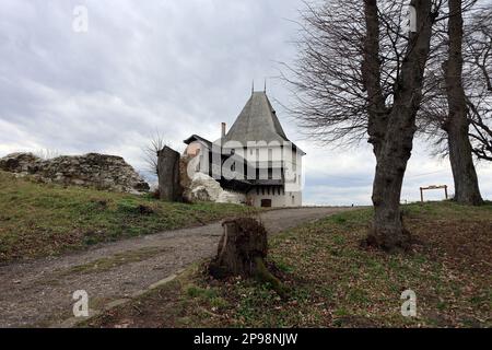 REGION IVANO-FRANKIVSK, UKRAINE - Burg Halytskyi, ein architektonisches Denkmal von nationaler Bedeutung, Halych, Region Ivano-Frankivsk, Westukraine. Stockfoto