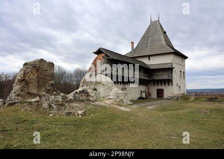 REGION IVANO-FRANKIVSK, UKRAINE - Burg Halytskyi, ein architektonisches Denkmal von nationaler Bedeutung, Halych, Region Ivano-Frankivsk, Westukraine. Stockfoto