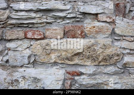 REGION IVANO-FRANKIWSK, UKRAINE - Ruinen der Burg Halytskyi, ein architektonisches Denkmal von nationaler Bedeutung, Halych, Region Ivano-Frankiwsk, Westukraine. Stockfoto