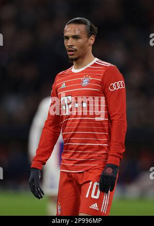 München, Deutschland. 8. März 2023. Leroy Sane von Bayern München schaut beim UEFA Champions League-Spiel in der Allianz Arena in München zu. Der Bildausdruck sollte lauten: Jonathan Moscrop/Sportimage Credit: Sportimage/Alamy Live News Stockfoto