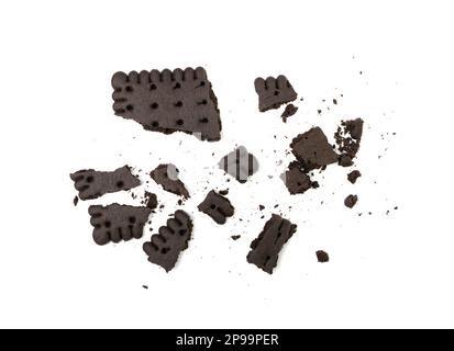 Broken Chocolate Biscuit Isolated, Black Crumbled Cookie, Dark Biscuit Pieces, Square Butter Cookies Bites, Fresh Sweet Sweet Cocoa Cracker Crumbs on White Stockfoto