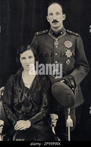 1930 , Rom , Italien : die italienische Prinzessin GIOVANNA di SAVOIA ( 1907 - 2000 ) , Tochter von König VITTORIO EMANUELE III . und Königin ELENA ( del Montenegro ) di Savoia . Auf diesem Foto mit dem Hausband BORIS III KÖNIG VON BULGARIEN ( Sachsen-Coburg und Gotha , 1894 - 1943 ) - RE - REGINA - CASA SAVOIA - ITALIA - REALI - Nobiltà ITALIANA - SAVOY - ADEL - KÖNIGE - GESCHICHTE - FOTO STORICHE - ROMA - medaglie - decorazioni - Militärkleid - uniforme divisa militare - Perlenkette - collana di perle - Schnurrbart - baffi... Archivio GBB Stockfoto