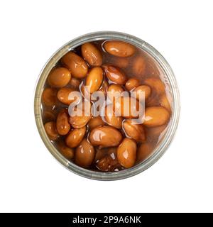 Kidnierenbohnen in einer Blechdose isoliert. Gekochte Bohnen, gebackene Hülsenfrüchte, Dosenbohnen, Rajma, Phaseolus vulgaris, Leguminosen-Salat-Zutat auf Weiß Stockfoto