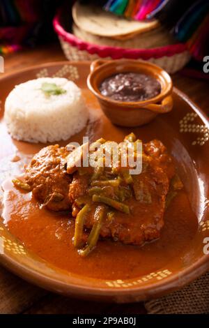 Tortitas de Carne, Fleischpfannkuchen. Tortitas sind in Mexiko und Lateinamerika beliebt und ähneln Schnittlauch, Fleisch, Rindfleisch, Thunfisch, Huhn oder o Stockfoto