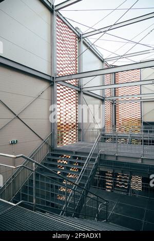 Feuertreppe außen für die Evakuierung im Einkaufszentrum Stockfoto
