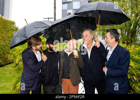 RUBEN Östlund, Regisseur VON LOS ANGELES 20230310Swedish, Schauspieler Arvin Kananian, Henrik Dorsin und Zlatko Buric, zusammen mit Produzent Erik Hemmendorff Stockfoto