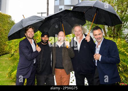 RUBEN Östlund, Regisseur VON LOS ANGELES 20230310Swedish, Schauspieler Arvin Kananian, Henrik Dorsin und Zlatko Buric, zusammen mit Produzent Erik Hemmendorff Stockfoto