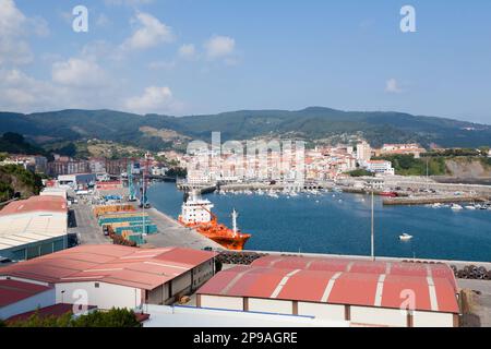 Bermeo Harbour and Settlement View, Spanien. Spanische Landschaft Stockfoto