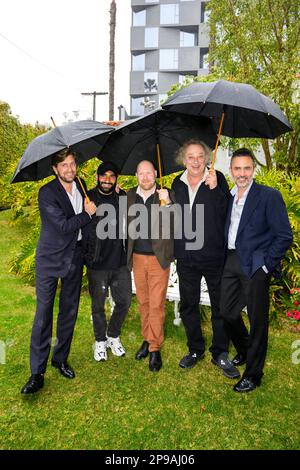 RUBEN Östlund, Regisseur VON LOS ANGELES 20230310Swedish, Schauspieler Arvin Kananian, Henrik Dorsin und Zlatko Buric, zusammen mit Produzent Erik Hemmendorff Stockfoto