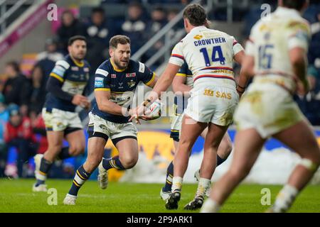 Leeds, Großbritannien. 10. März 2023. Aidan Sezer #7 von Leeds Rhinos erkennt eine Lücke in der Wakefield Trinity Verteidigung während des Spiels der Betfred Super League Round 4 Leeds Rhinos vs Wakefield Trinity im Headingley Stadium, Leeds, Großbritannien, 10. März 2023 (Foto von Steve Flynn/News Images) in Leeds, Großbritannien, 3./10. März 2023. (Foto: Steve Flynn/News Images/Sipa USA) Guthaben: SIPA USA/Alamy Live News Stockfoto