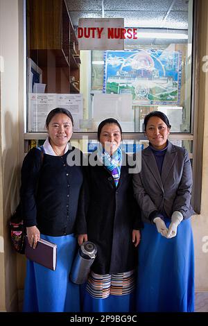 Krankenschwestern, im tibetischen Delek Hospital, McLeod Ganj, Dharamsala, Himachal Pradesh Staat, Indien, Asien Stockfoto