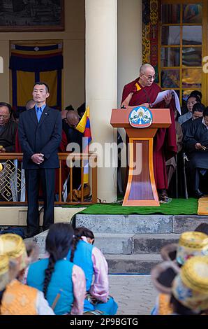 Seine Heiligkeit, der Dalai Lama, der über die Lage des tibetischen Volkes im Exil spricht, im Namgyal Kloster, Tsuglagkhang Komplex. McLeod Ganj, Dhara Stockfoto