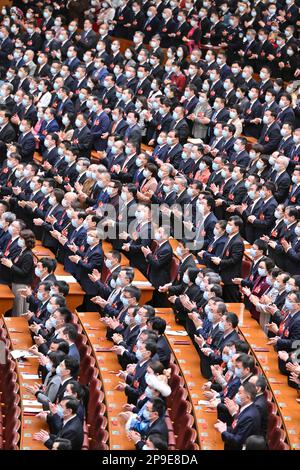 Peking, China. 11. März 2023. Die vierte Plenarsitzung der ersten Sitzung des 14. Nationalen Volkskongresses (NPC) findet am 11. März 2023 in der Großen Volkshalle in Peking, Hauptstadt Chinas, statt. Kredit: Gao Jie/Xinhua/Alamy Live News Stockfoto