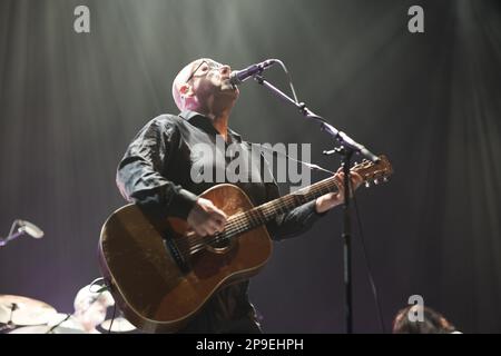 Madrid, Spanien. 10. März 2023. Black Francis von Gruppe Pixies tritt im Wizink Center in Madrid auf. Die alternative Rockband, die 1986 in Boston gegründet wurde, tritt heute Abend auf einer ausverkauften Show in Madrid auf, während sie ihr neuestes Album „Doggerel“ präsentieren. (Foto: Atilano Garcia/SOPA Images/Sipa USA) Guthaben: SIPA USA/Alamy Live News Stockfoto