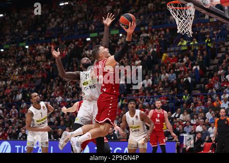 Mailand, Italien. 09. März 2023. Italien, Mailand, märz 9 2023: Billy Baron (Armani Mailand Guard) spielte im 4. Quartal während des Basketballspiels EA7 Emporio Armani Milan vs Partizan Belgrad, EuroLeague 2022-2023 round28 (Foto: Fabrizio Andrea Bertani/Pacific Press) Kredit: Pacific Press Media Production Corp./Alamy Live News Stockfoto