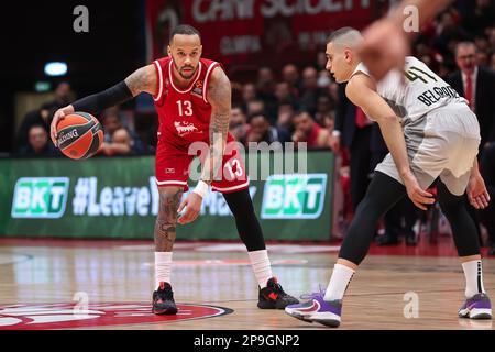 Mailand, Italien. 09. März 2023. Italien, Mailand, märz 9 2023: Shabazz Napier (Armani Mailand Guard) dribbelt während des Basketballspiels EA7 Emporio Armani Milan vs Partizan Belgrad im 4. Quartal, EuroLeague 2022-2023 round28 (Foto: Fabrizio Andrea Bertani/Pacific Press) Kredit: Pacific Press Media Production Corp./Alamy Live News Stockfoto