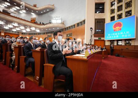 Peking, China. 11. März 2023. Die vierte Plenarsitzung der ersten Sitzung des 14. Nationalen Volkskongresses (NPC) findet am 11. März 2023 in der Großen Volkshalle in Peking, Hauptstadt Chinas, statt. Kredit: Wang Yuguo/Xinhua/Alamy Live News Stockfoto