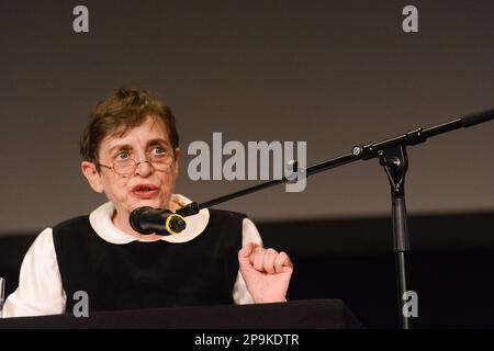 Köln, Deutschland. 10. März 2023. Katharina Thalbach, eine deutsche Schauspielerin, wird am 10. März 2023 während des lit.cologne 2023, dem internationalen Literaturfestival in Köln, auf der Bühne der Sartory Halls in Köln gesehen (Foto: Ying Tang/NurPhoto). Kredit: NurPhoto SRL/Alamy Live News Stockfoto