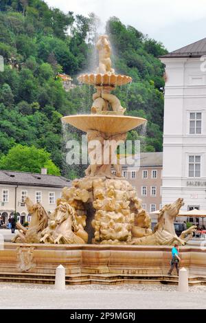 In der Nähe des Salzburger Doms befindet sich die barocke Kathedrale aus dem 17. Jahrhundert, die dem Heiligen Rupert und dem Heiligen Vergilius, Salzburg, Österreich und Europa gewidmet ist Stockfoto