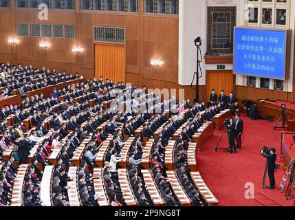 Peking, China. 11. März 2023. Die Abschlusssitzung der ersten Sitzung des Nationalen Komitees der Politischen Konsultativkonferenz des chinesischen Volkes (CPPCC) findet am 11. März 2023 in der Großen Volkshalle in Peking, Hauptstadt Chinas, statt. 14. Kredit: Yue Yuewei/Xinhua/Alamy Live News Stockfoto
