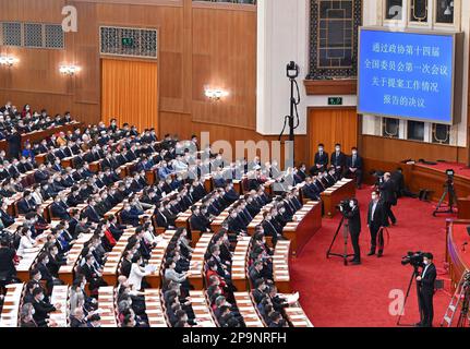 Peking, China. 11. März 2023. Die Abschlusssitzung der ersten Sitzung des Nationalen Komitees der Politischen Konsultativkonferenz des chinesischen Volkes (CPPCC) findet am 11. März 2023 in der Großen Volkshalle in Peking, Hauptstadt Chinas, statt. 14. Kredit: Yue Yuewei/Xinhua/Alamy Live News Stockfoto