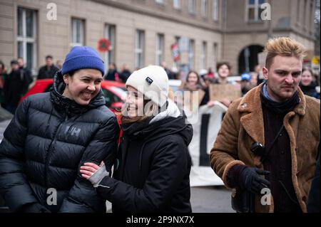 03.03.2023, Berlin, Deutschland, Europa - unter der Leitung der deutschen Klimaschutzaktivistin Luisa Neubauer nehmen Jugendliche an Freitagen an zukünftigen Protesten Teil. Stockfoto