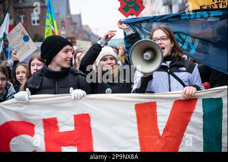 03.03.2023, Berlin, Deutschland, Europa - unter der Leitung der deutschen Klimaschutzaktivistin Luisa Neubauer nehmen Jugendliche an Freitagen an zukünftigen Protesten Teil. Stockfoto