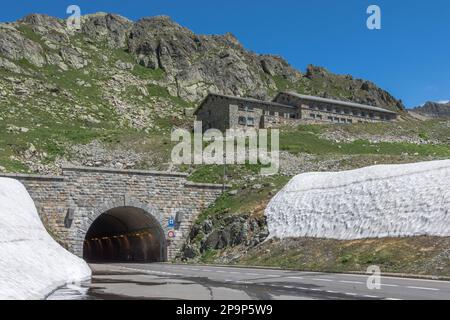 Straßentunnel auf dem Gipfel des Susten Gebirgspasses, Gadmen, Kanton Bern, Schweiz Stockfoto
