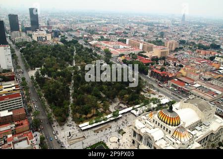 Luftaufnahme über den Alameda Central Park in Mexiko-Stadt. Stockfoto