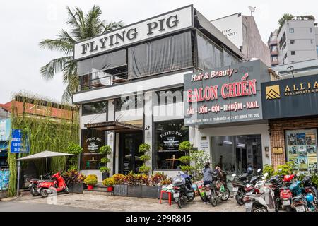 The Flying Pig Pub auf Xuan Thuy, District 2, Ho Chi Minh City, Vietnam. Stockfoto