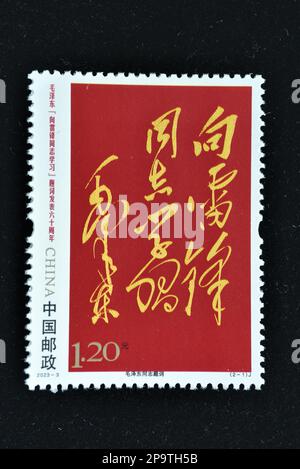 CHINA - CIRCA 2023: Eine in China gedruckte Briefmarke zeigt die Inschrift des Vorsitzenden Mao von 2023-3, circa 2023. Stockfoto