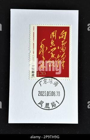 CHINA - CIRCA 2023: Eine in China gedruckte Briefmarke zeigt die Inschrift des Vorsitzenden Mao von 2023-3, circa 2023. Stockfoto