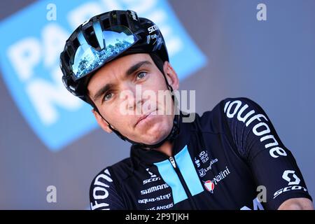 Französischer Romain Bardet von Team DSM zu Beginn der 7. Etappe des Achttägigen Radrennens Paris-Nizza 81., 142,9km km von Nizza bis Col de la Couillole, Frankreich, Samstag, 11. März 2023. BELGA FOTO DAVID PINTENS Stockfoto