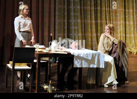 Bettina Hoppe as 'Heidrun', Judith Engel in the role of 'Witha