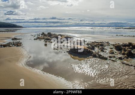 Mit Blick auf East Axross Dunraven Bay an der Glamorgan Heritage Coast in South Wales, Stockfoto