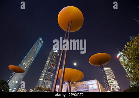 Am 25. September 2015, China, Shanghai ，Shanghai lujiazui Finanzviertel und Geschäftsgebäude am Abend, ist lujiazui eines der am meisten aufgewirbelten Gebäude Stockfoto