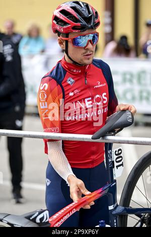 Italien. 11. März 2023. Britischer Tom Pidcock von Ineos Grenadiers, abgebildet zu Beginn der 6. Etappe des Radrennens Tirreno-Adriatico, 194 km von Osimo Stazione nach Osimo, in Italien, Samstag, 11. März 2023. BELGA PHOTO DIRK WAEM Credit: Belga News Agency/Alamy Live News Stockfoto