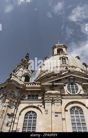 DRESDEN, DEUTSCHLAND. 27. Juli 2020. Architektonische Aussenansicht der Dresdner Frauenkirche. Kredit: Ant Palmer/Alamy Stockfoto