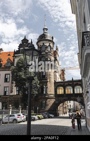 DRESDEN, DEUTSCHLAND. 27. Juli 2020. Seitenstraße, Architektur von Dresden. Kredit: Ant Palmer/Alamy Stockfoto